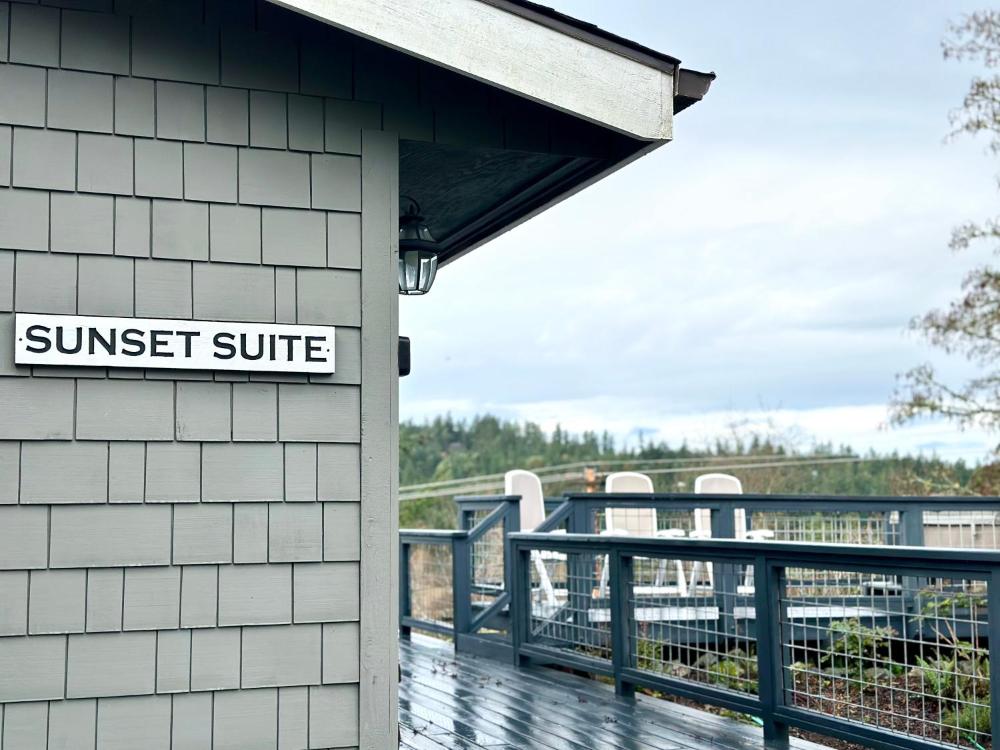 Deer Harbor Cottage & Suites